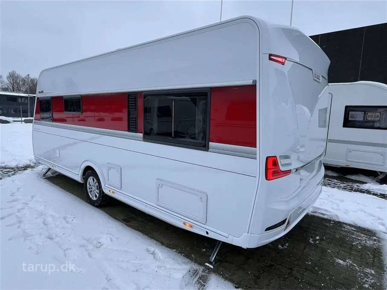 Billede 3 - 2026 - Kabe Ametist 560 GLE KS B2 PREMIUM LINE   enkeltsenge, udtræk til dobbeltseng, rundsiddegruppe i mørkegråt skind, ALDE centralvarme, vandbåren gulvvarme, stort kompressor køleskab