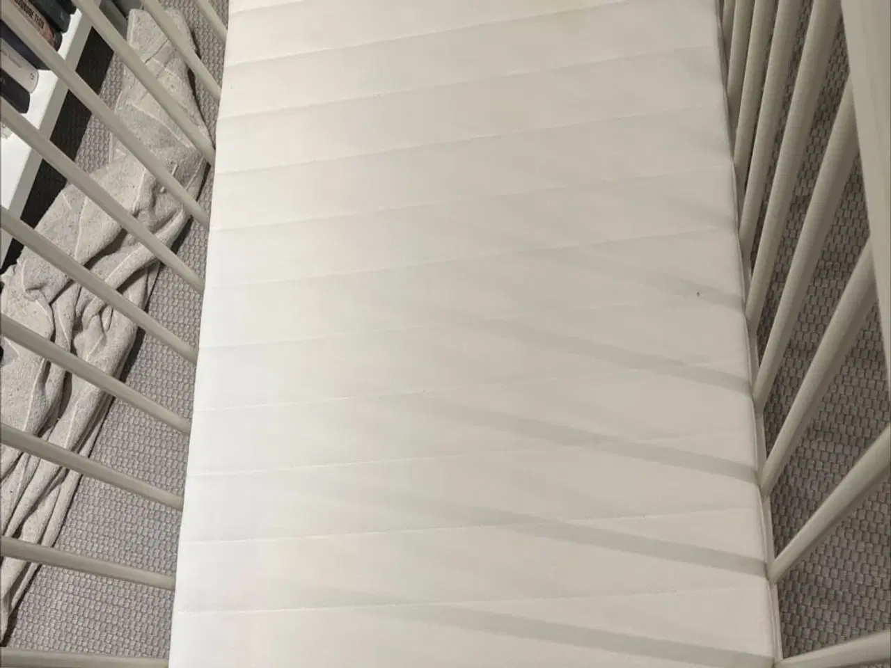 Billede 1 - Tremmeseng