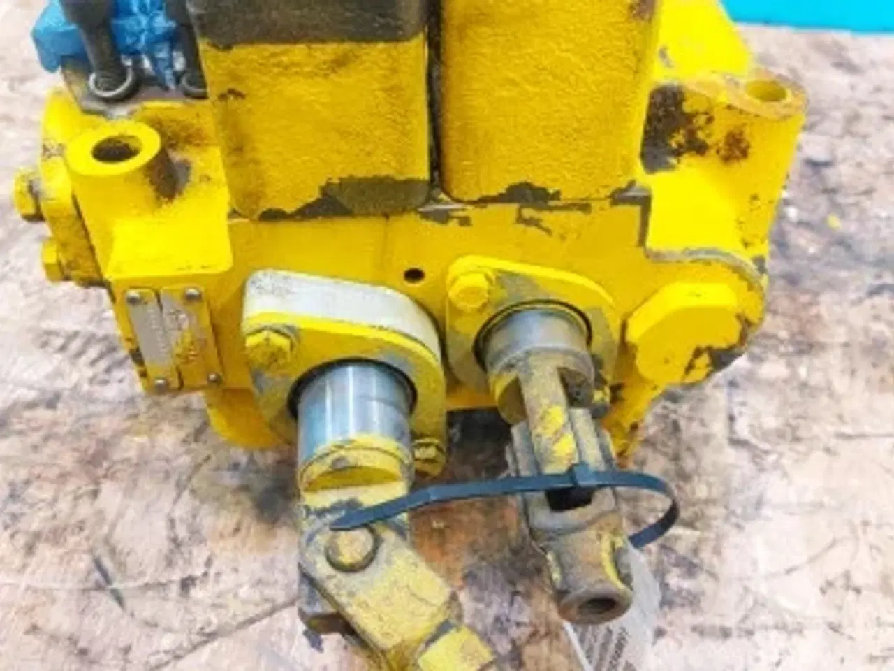 Billede 4 - Hanomag 44C  Ventilblok 2951934M91