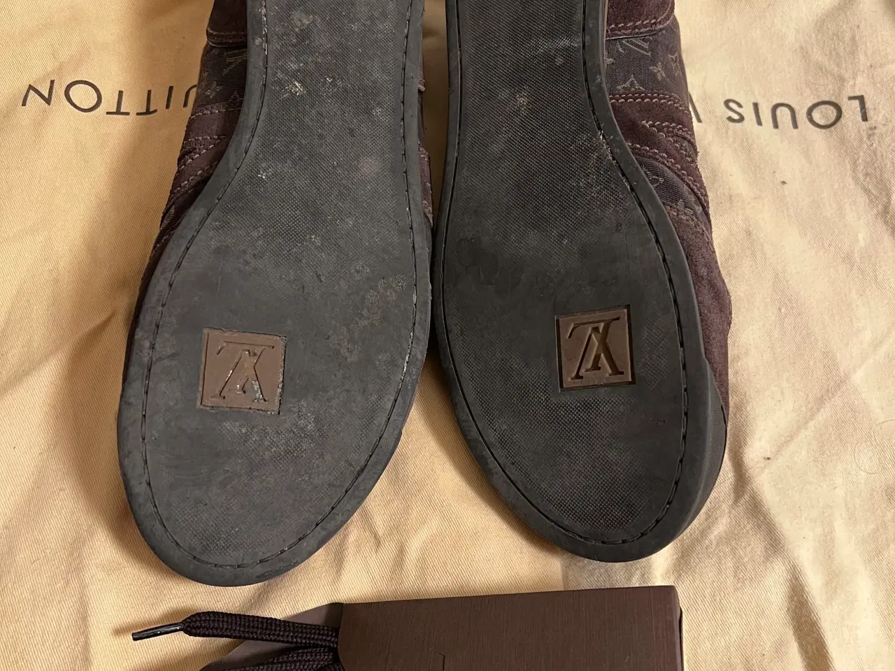 Billede 5 - Udgået LV sneakers inkl nye snørebånd str 43