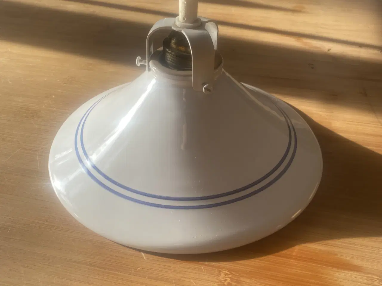 Billede 1 - Klassisk dansk FDB køkkenlampe i keramik ø25,5 cm