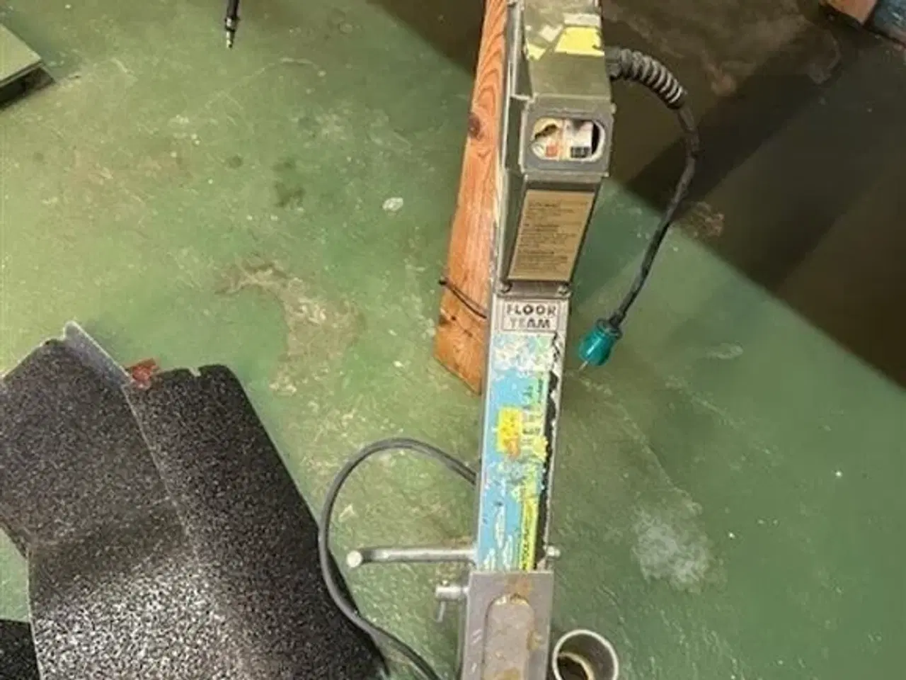 Billede 5 - - - - Forskelligt udstyr Hiretech HT8-12 2 Stk gulv sliber med sandpapir den ene virker.