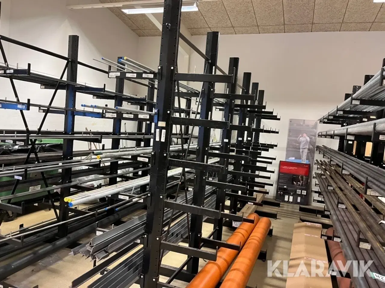 Billede 1 - Grenreol en række