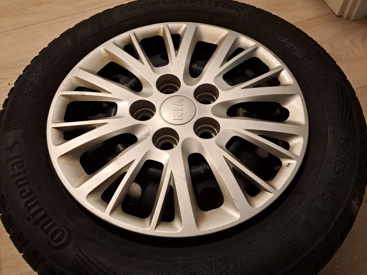 Billede 1 - 4 vinterdæk med fælge
