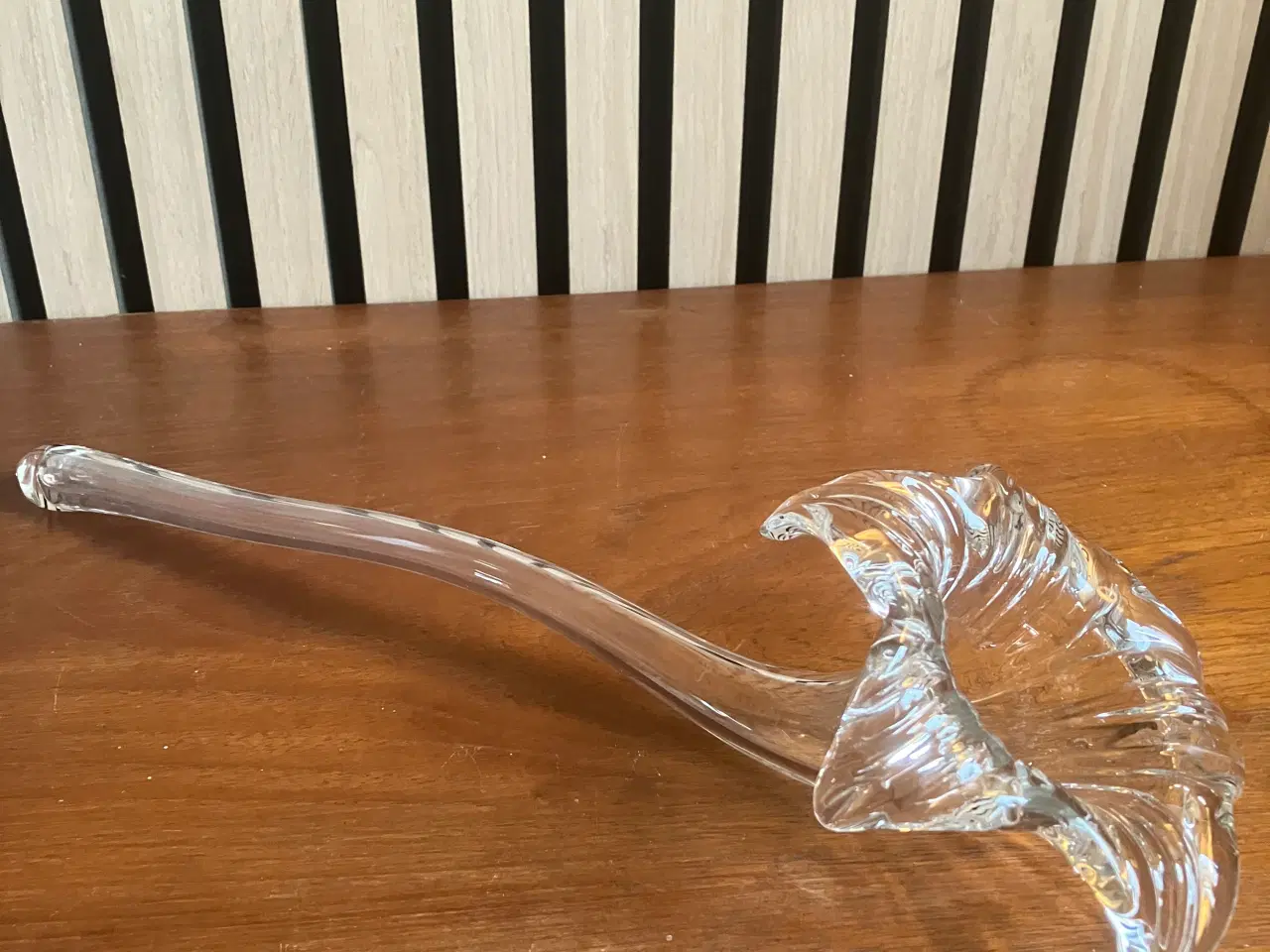 Billede 3 - Gammel liggende liljevase i klart glas