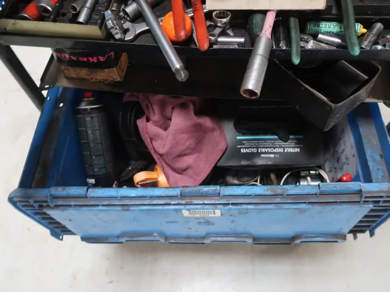 Billede 9 - Værktøjsskab med indhold