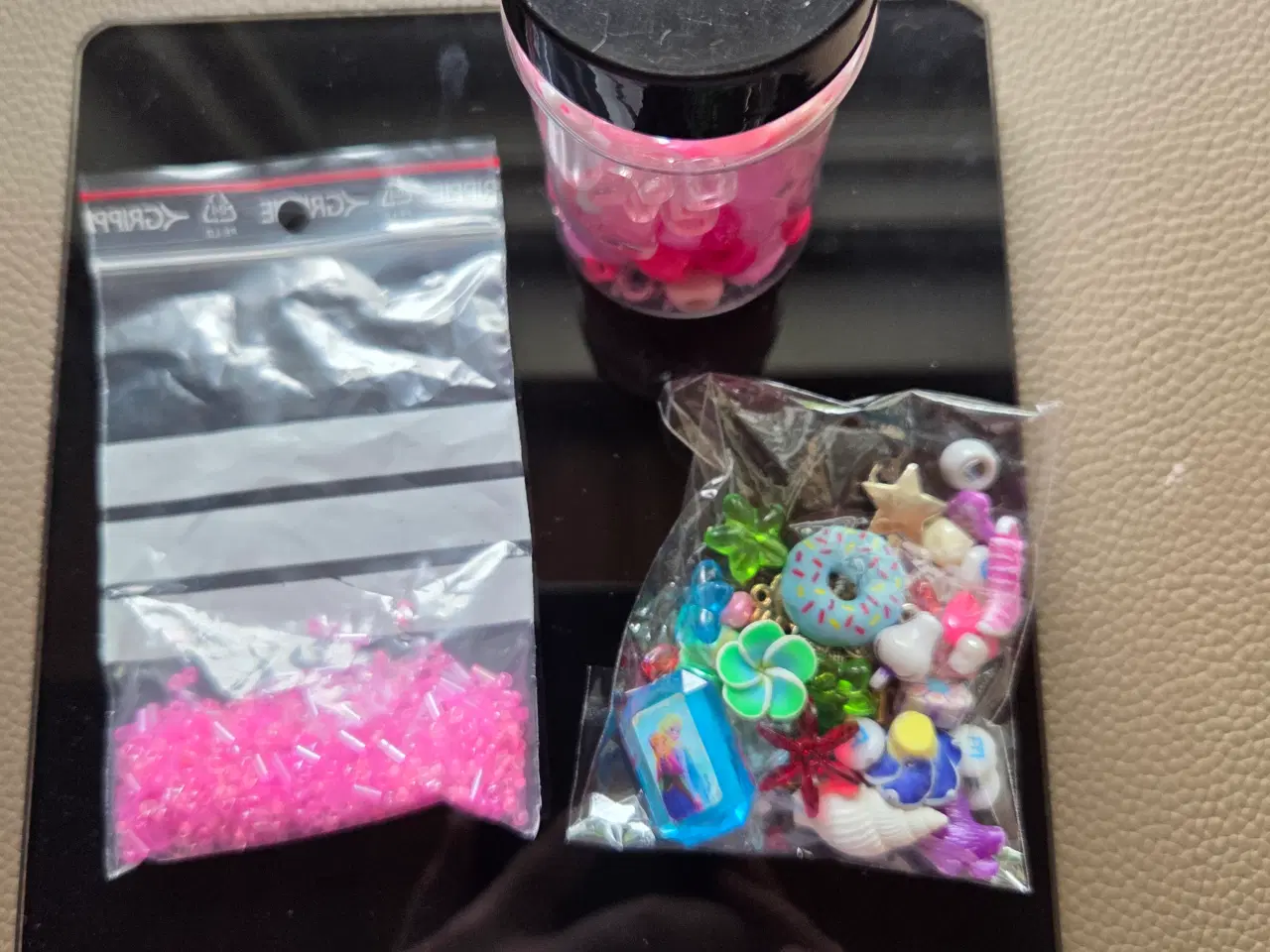 Billede 7 - Pink perler og vedhæng