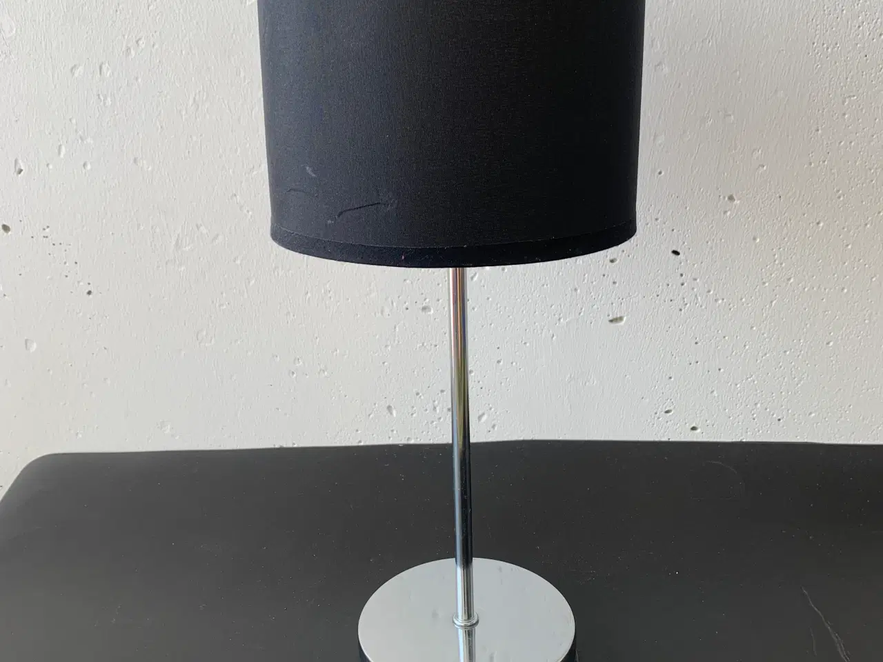 Billede 1 - Lille bord lampe m/Sort skærm