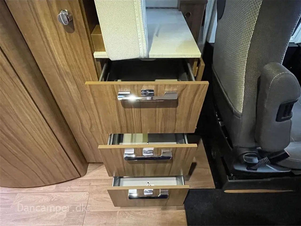 Billede 32 - 2018 - Hymer B 534 Hymermobil   MESSEPRIS kr. 824.900,- SPAR kr. 25.000,- Unik Hymermobil med stor siddegruppe i bag og masser af udstyr. 3500 kg og køres på lille kørekort