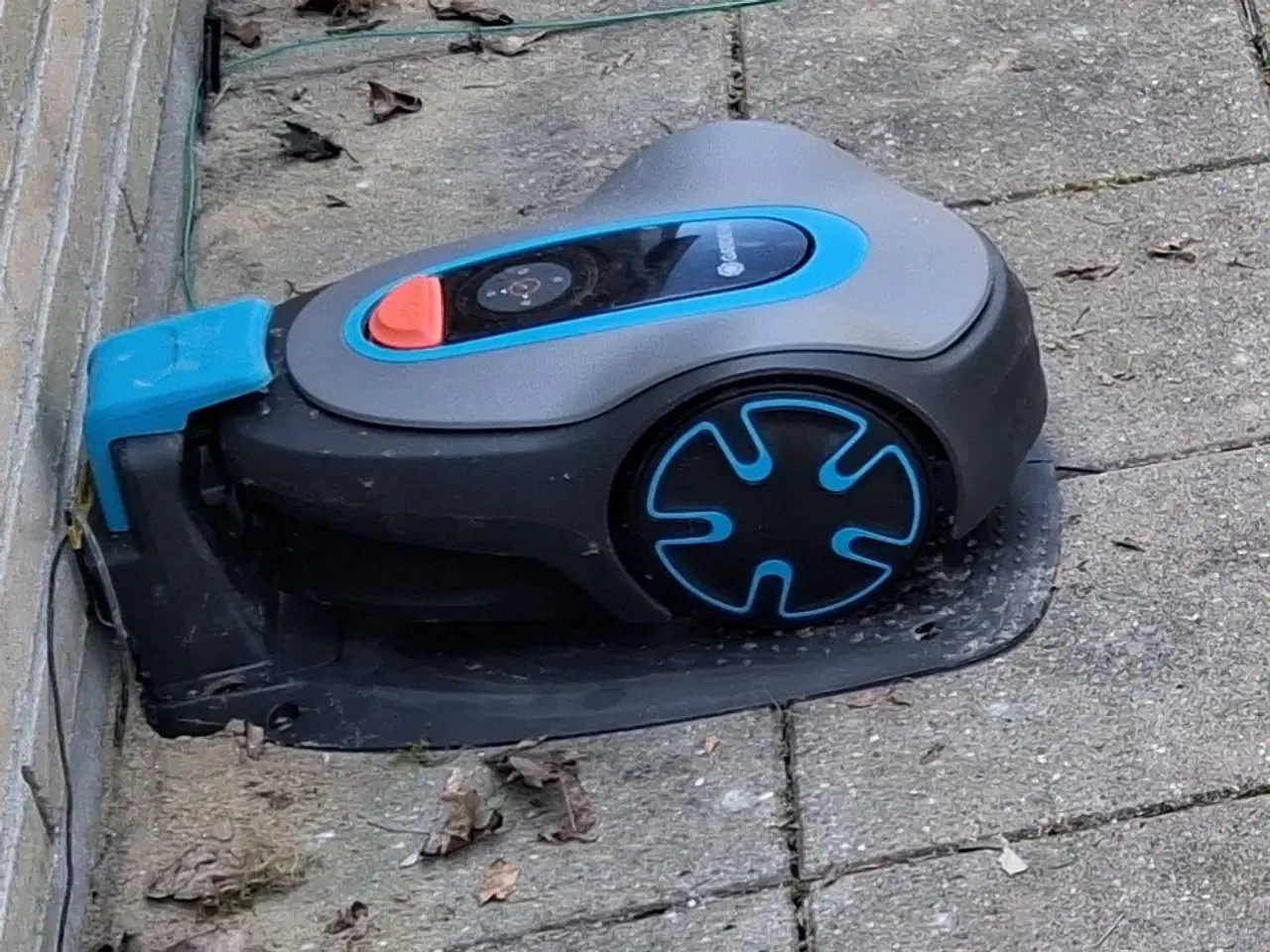 Billede 1 - Gardena Robotplæneklipper 2800kr