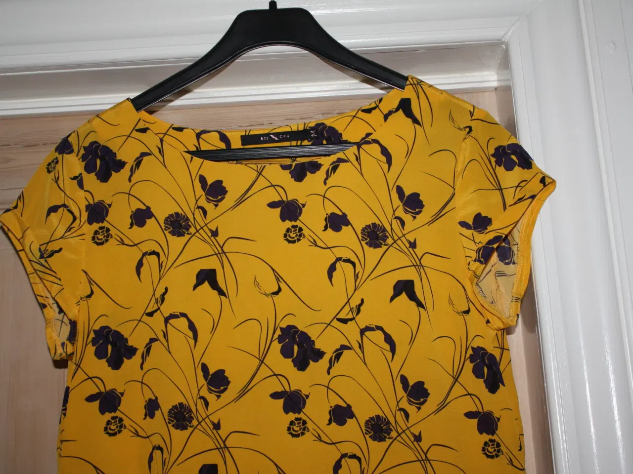 Billede 2 - Silke bluse BTF CPH str. M 100% silk