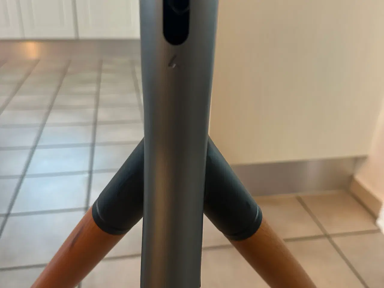 Billede 2 - Sinox SWB7250 TV gulvstand 3 Feet Lux 45"-65" sort