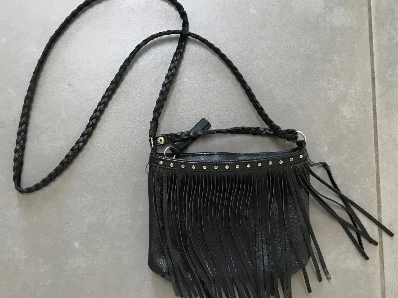 Billede 1 - Lille sort taske med frynser