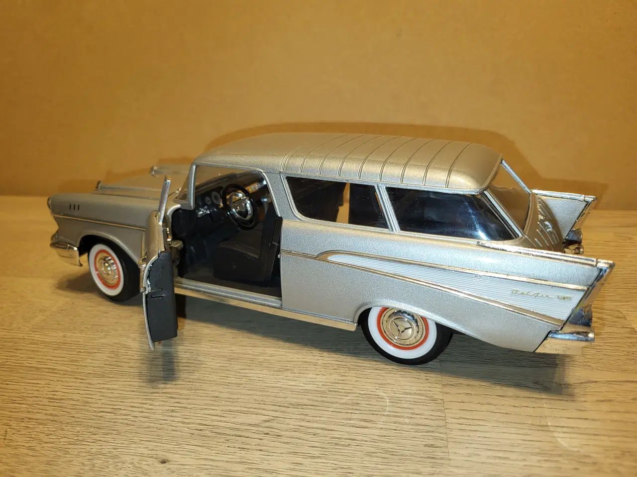 Billede 5 - Modelbil. Chevrolet Nomad (1957) Skala 1/18.