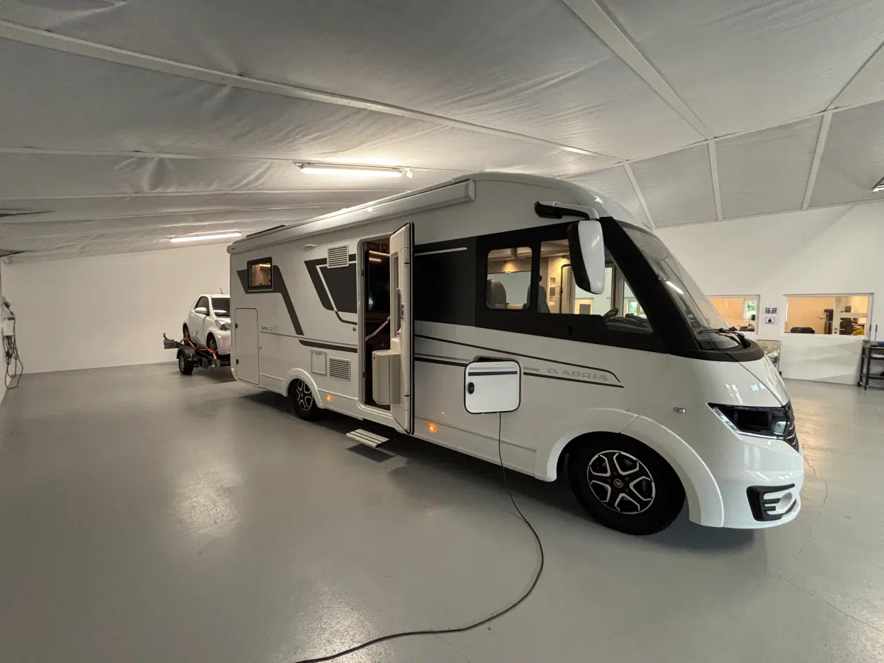 Billede 2 - Autocamper til salg - Adria Sonic I 700 SL Plus