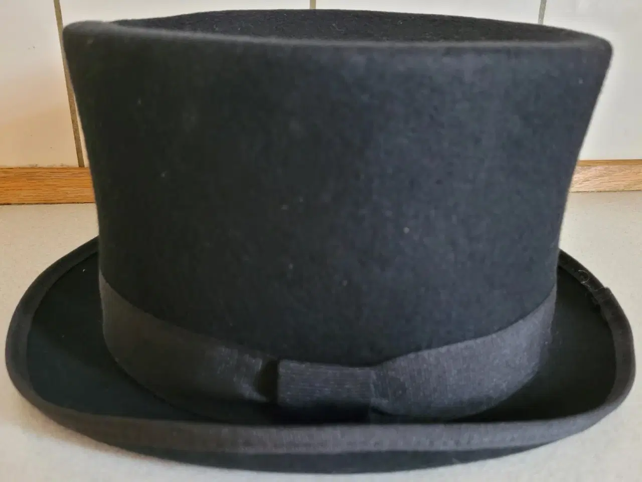 Billede 1 - Høj hat