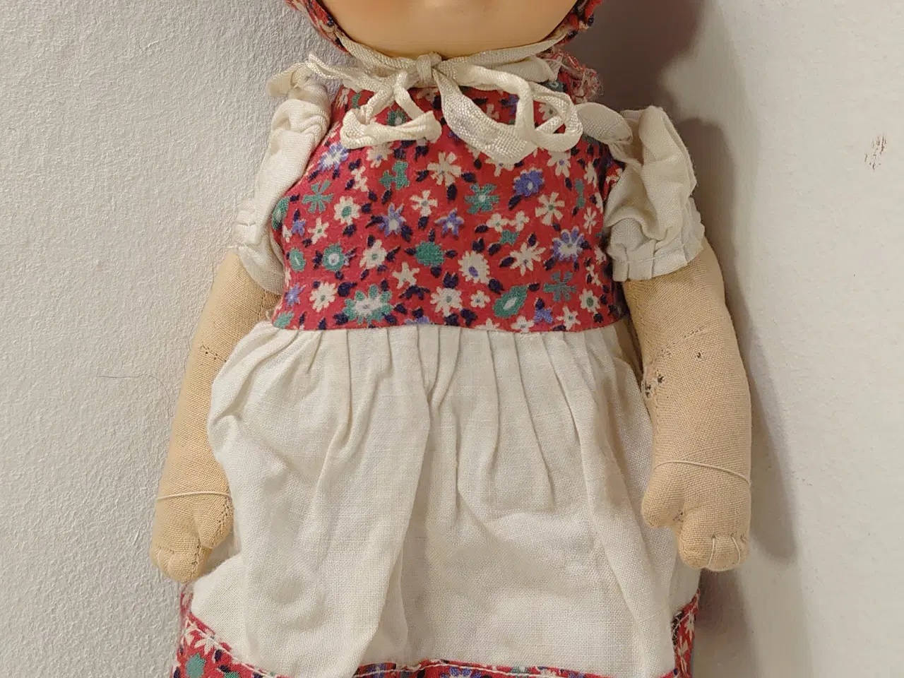 Billede 1 - Gammel dukke med papmaché hovede? H 32cm