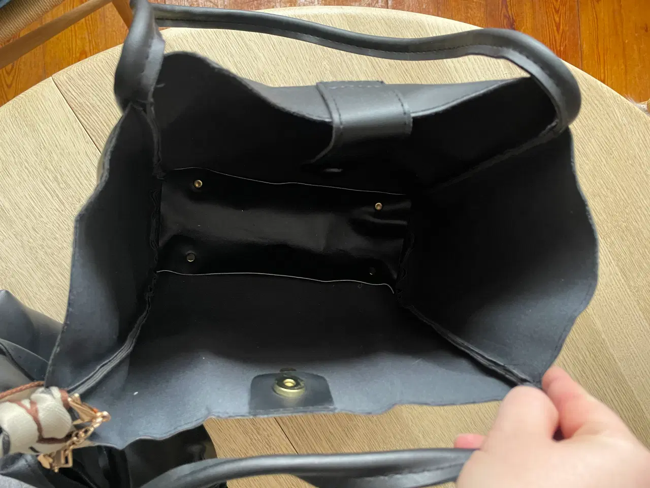 Billede 3 - Sort skuldertaske 