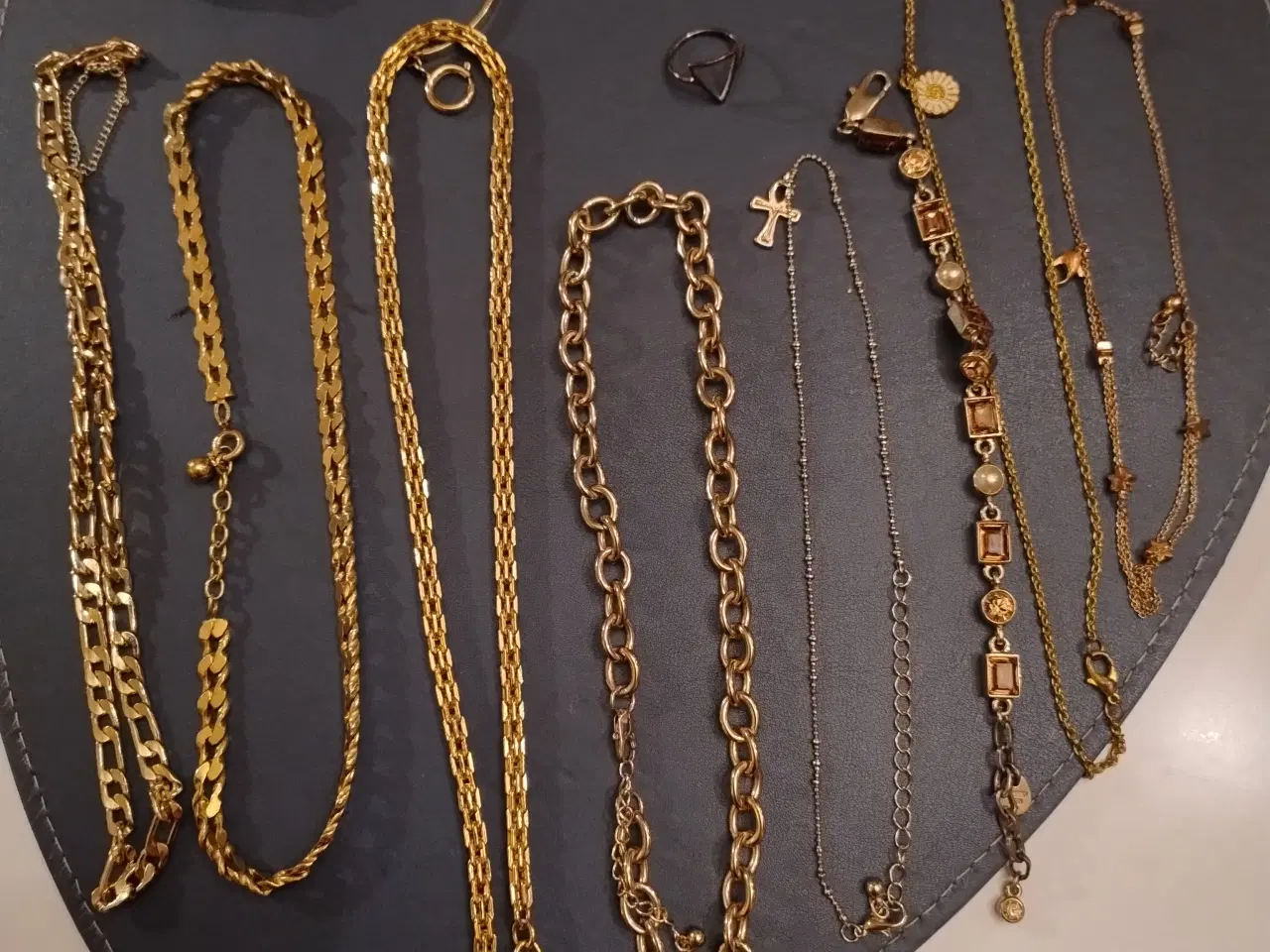 Billede 1 - oprydningssalg af smykker