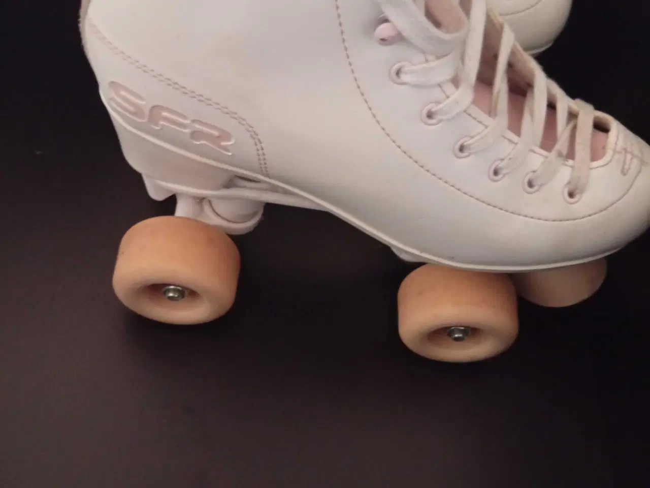 Billede 2 - Rulleskøjter str. 37