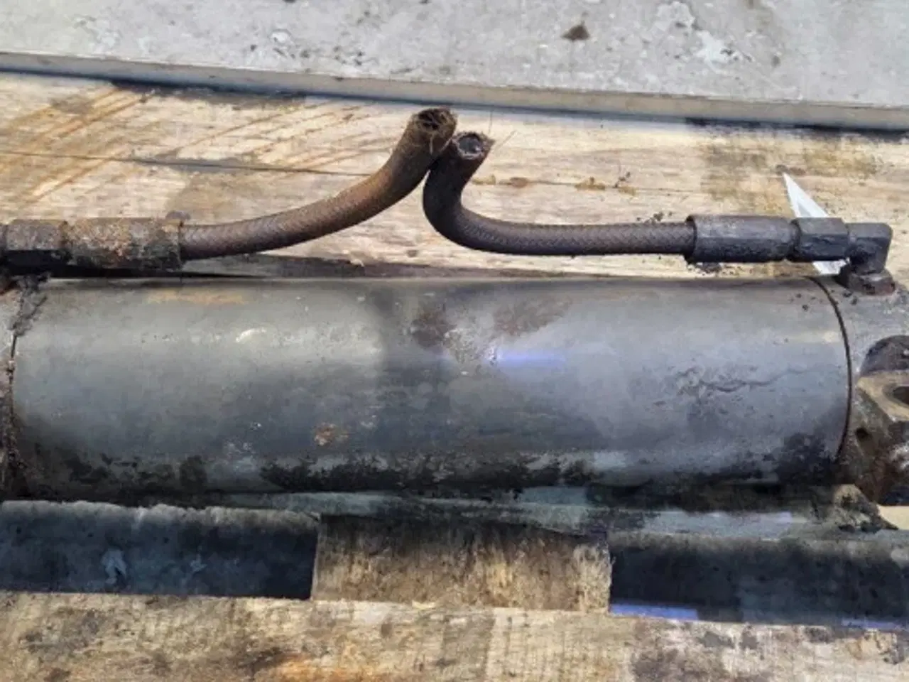 Billede 5 - New Holland LB115B Styrecylinder 85807979