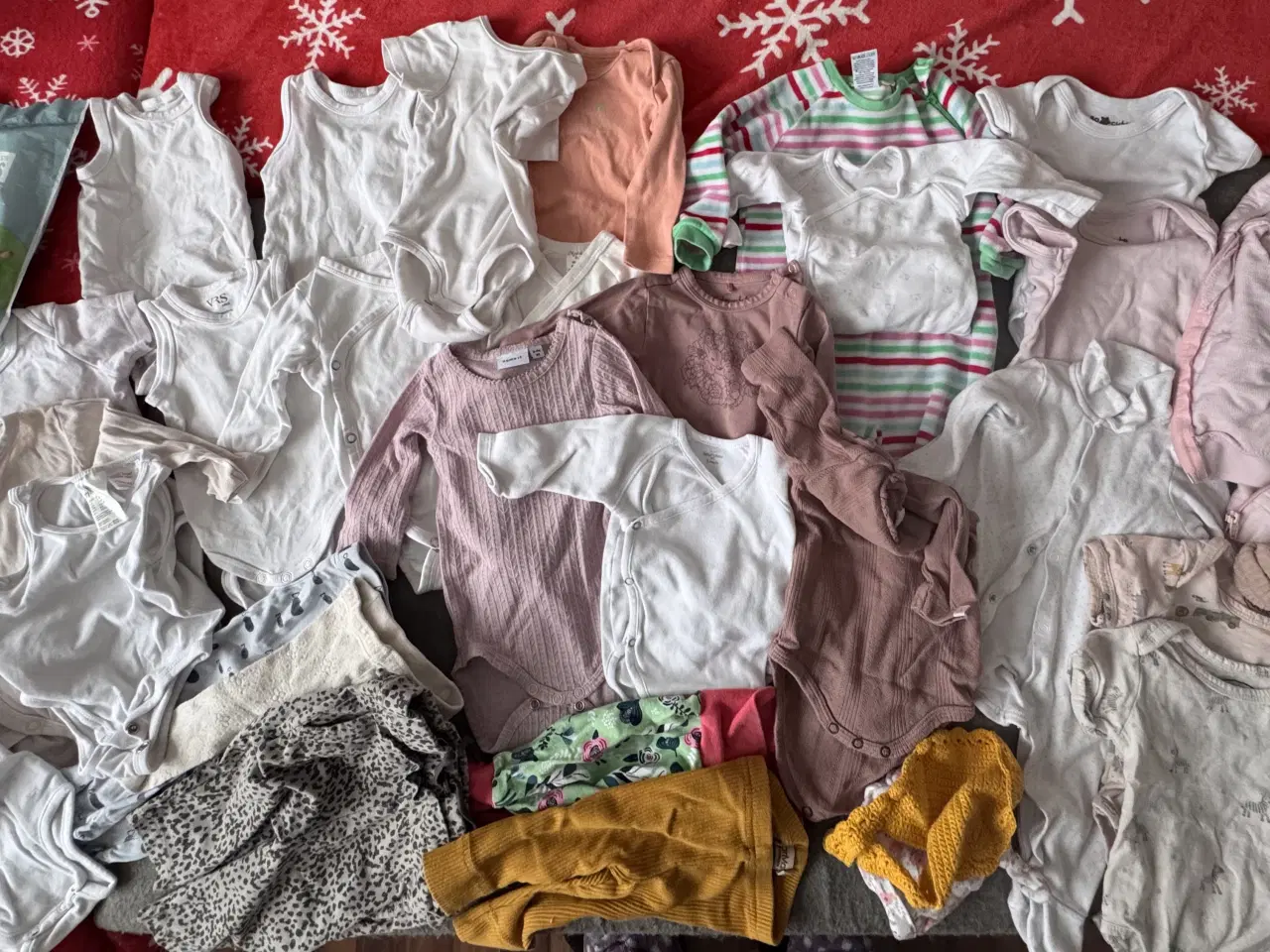 Billede 1 - Lækkert tøjsæt til baby – str. 62-68