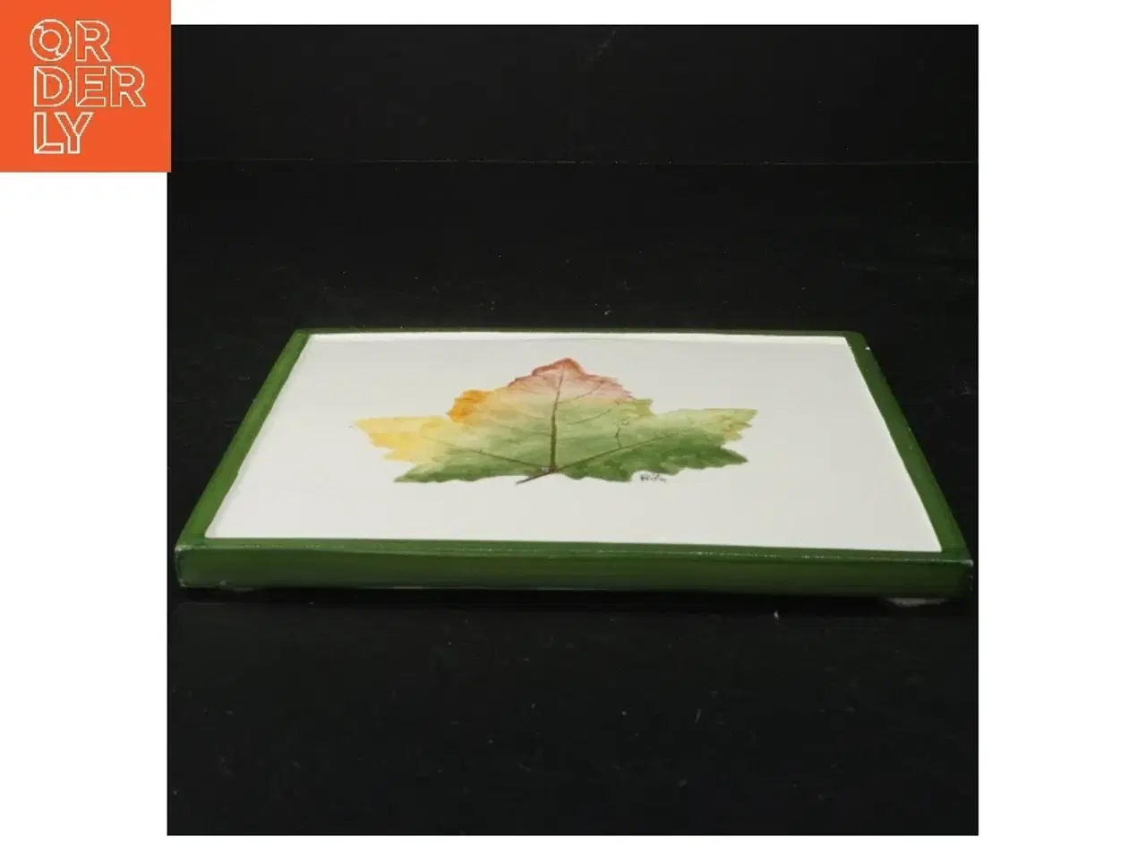 Billede 2 - Firkantet keramikfad med løvmotiv