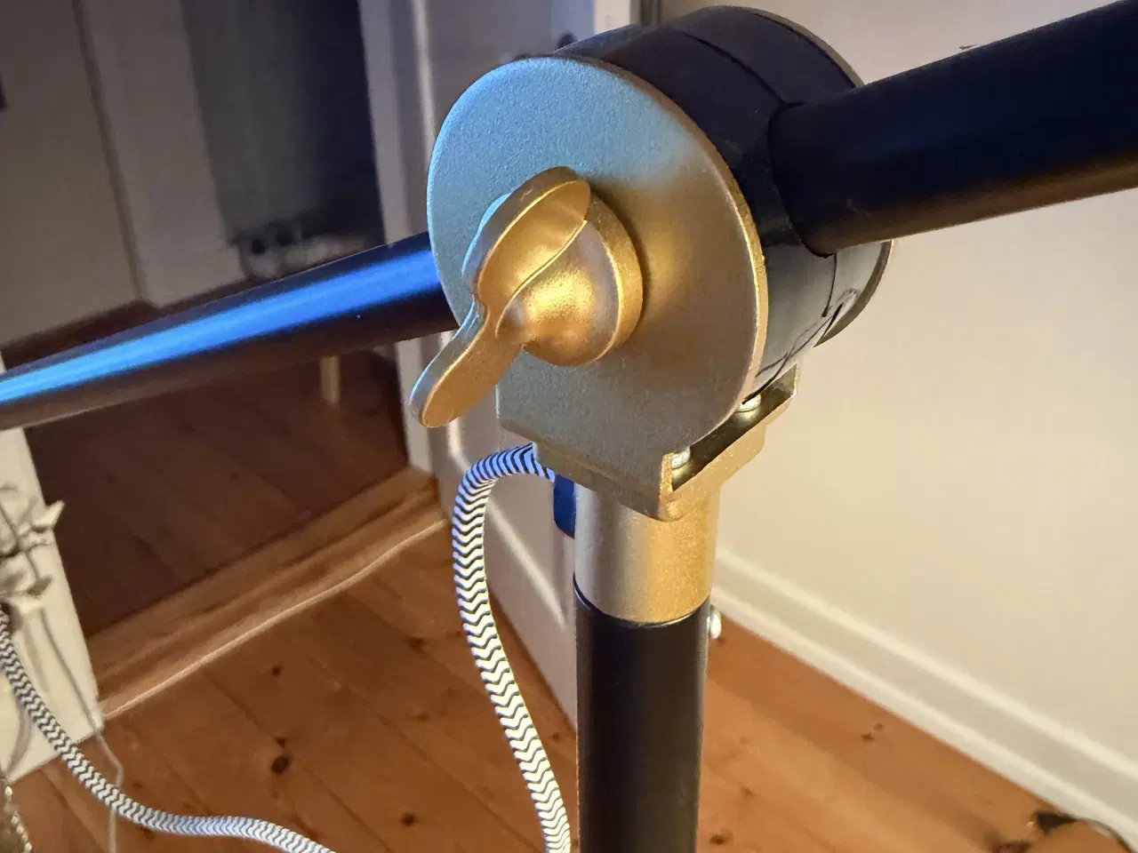 Billede 2 - Gulvlampe sort metal