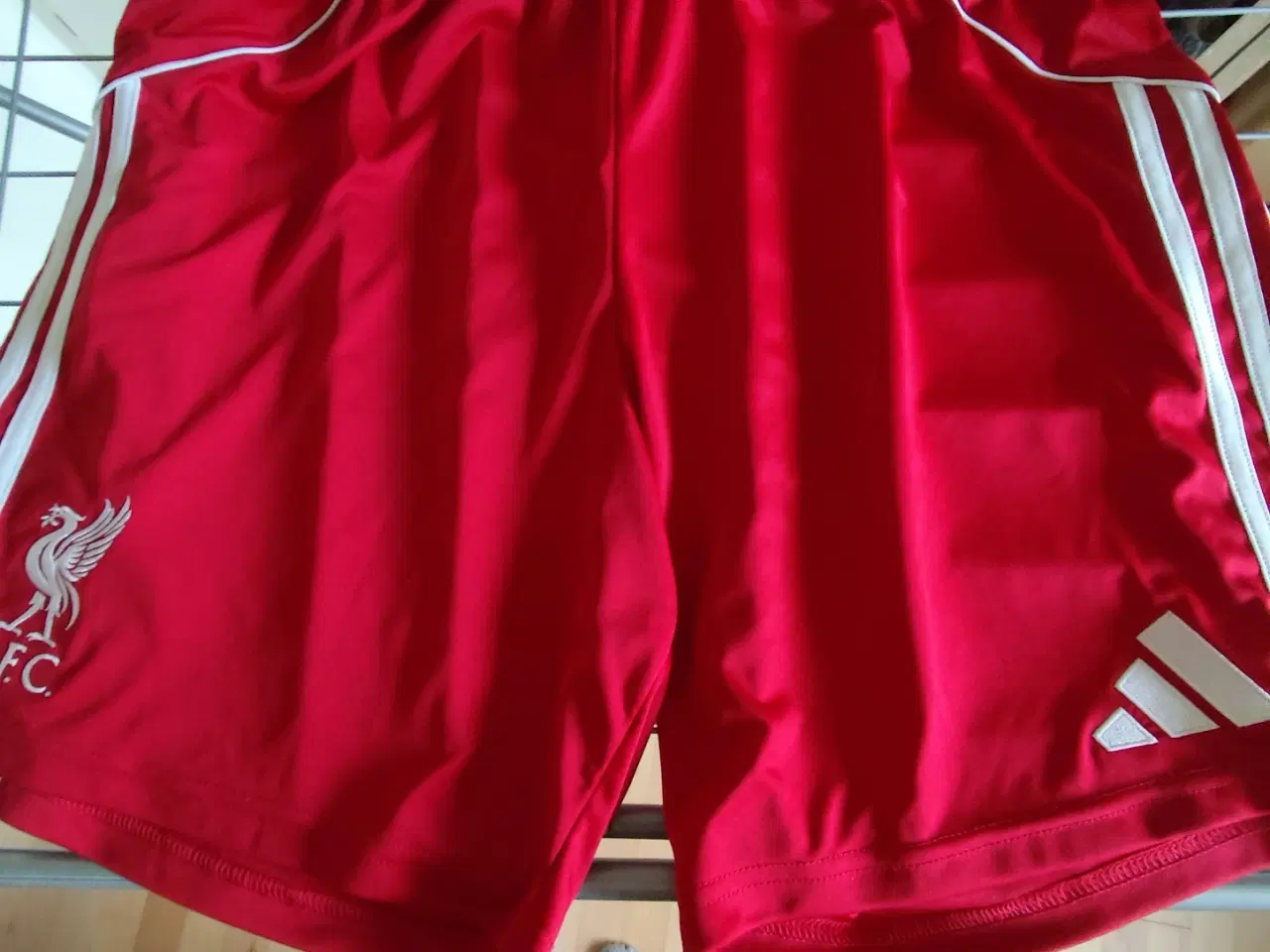 Billede 6 - LIVERPOOL FC Adidas Herre 25/26 Hjemmetrøje+shorts