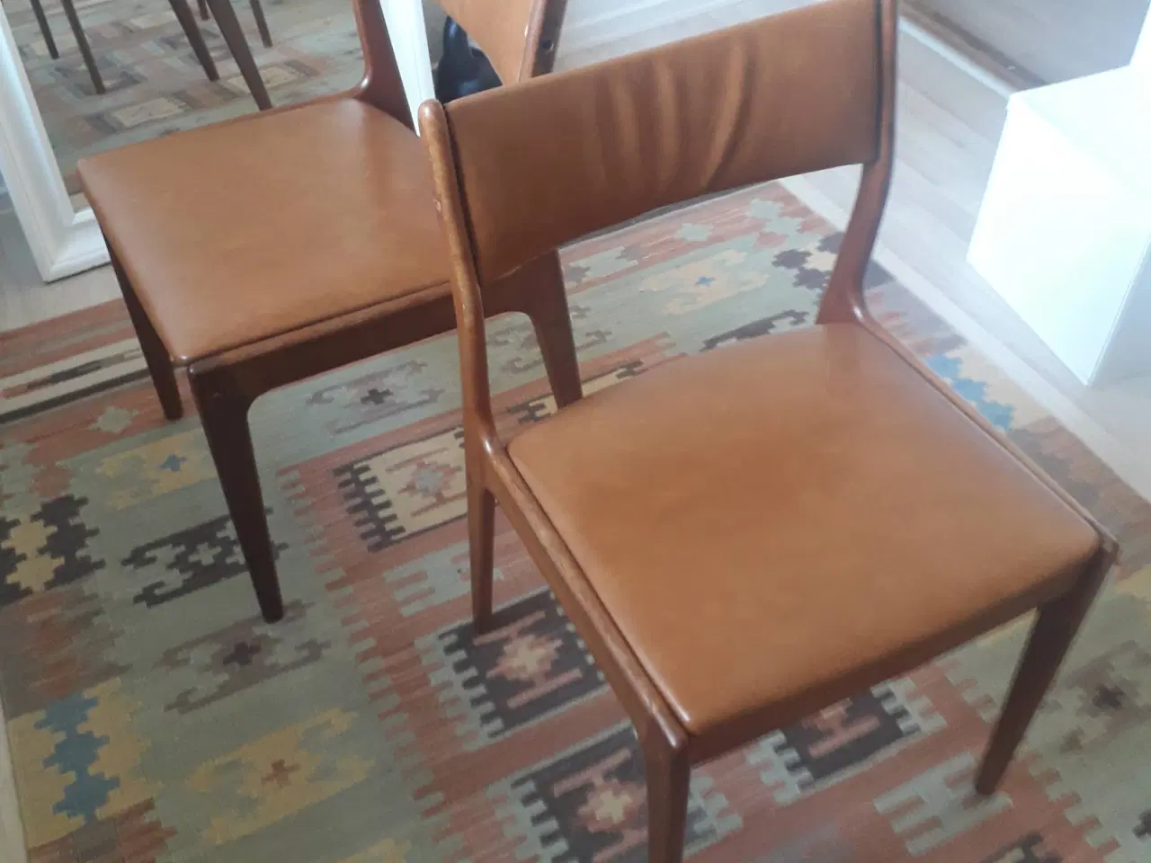 Billede 1 - teaktræs stole med nyligt fornyet læder