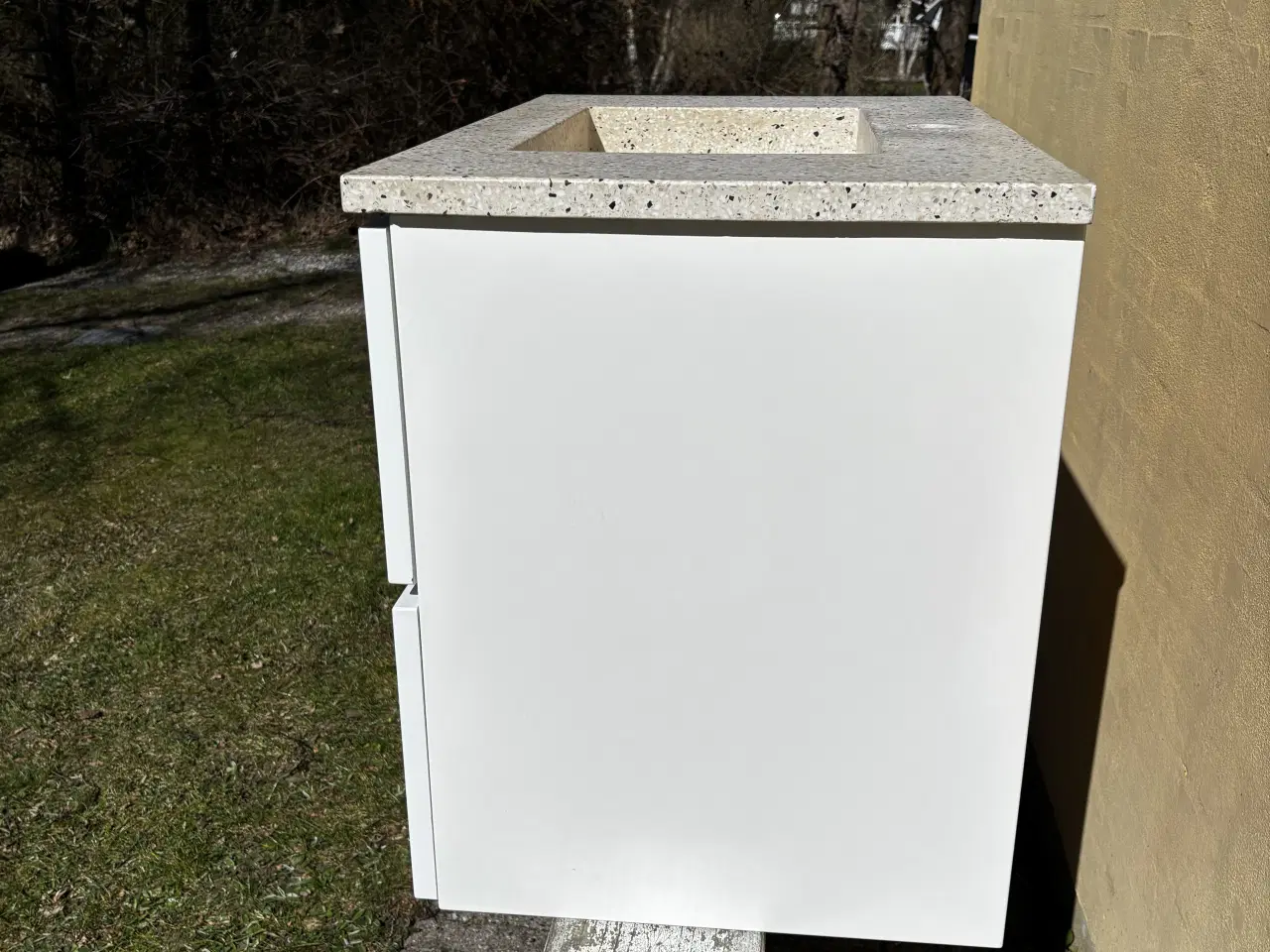 Billede 3 - Skab med vask 