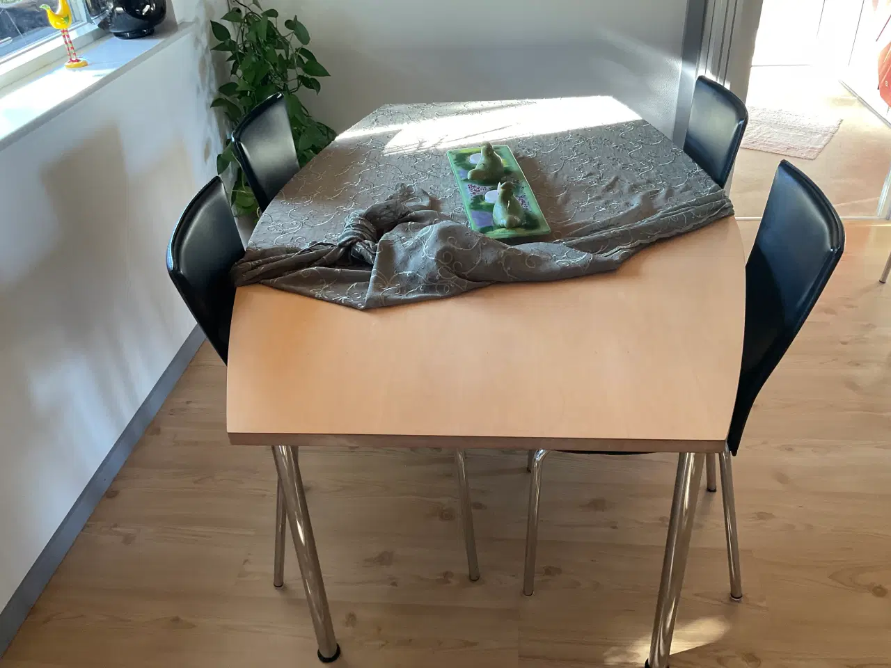 Billede 1 - spisebord( plade med egetræ )