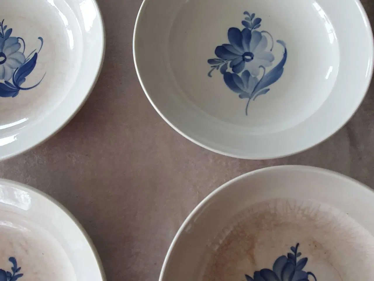 Billede 8 - Tallerkner med blå blomst