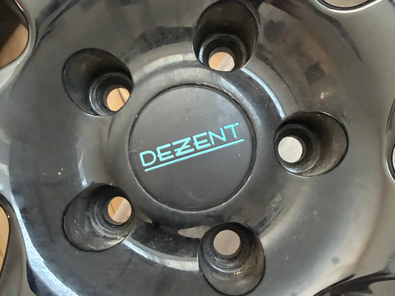 Billede 5 - Dezent TW Dark 18″ vinterhjul – 235/45 Pirelli dæk