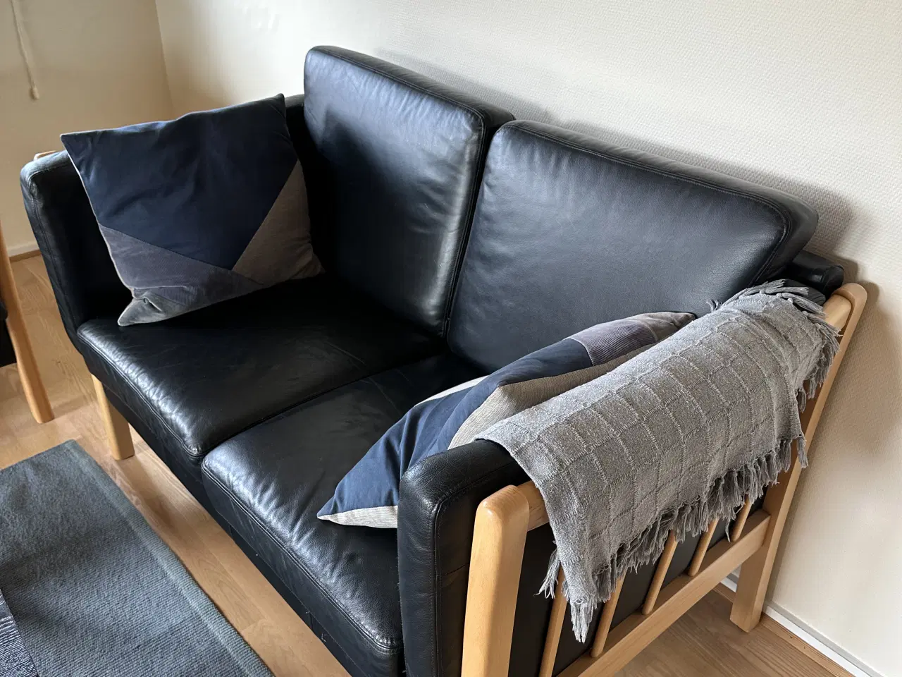 Billede 3 - Sofasæt / sort læder - 3 & 2 personer