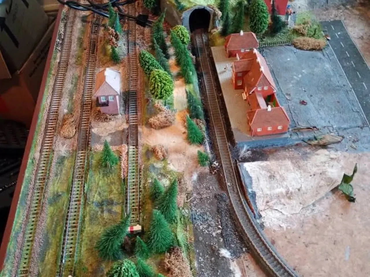 Billede 7 - Marklin Tog m. landskab.