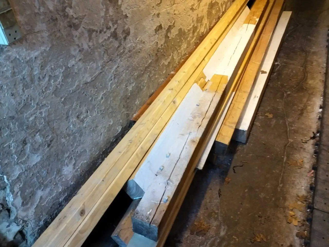 Billede 1 - løse træplanker i forskellige størrelser