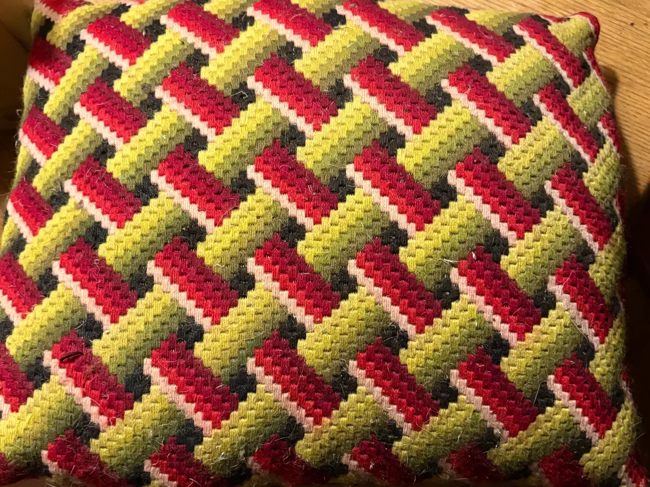 Billede 1 - Broderede puder