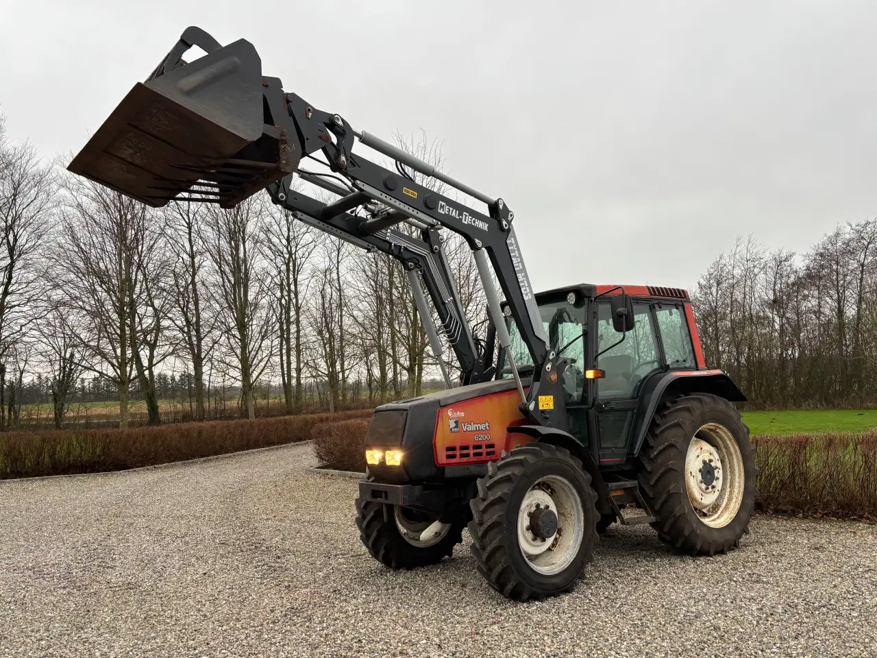 Billede 9 - Valmet 6200 med frontlæsser. 3100 timer 