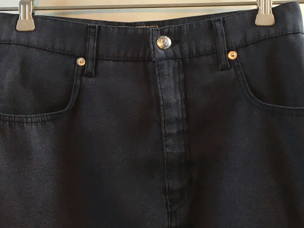 Billede 2 - Fendi, superflot nederdel, str 38