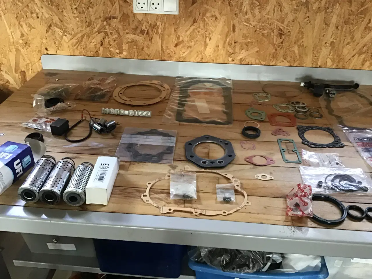 Billede 1 - Moto- Guzzi dele, 1 lot