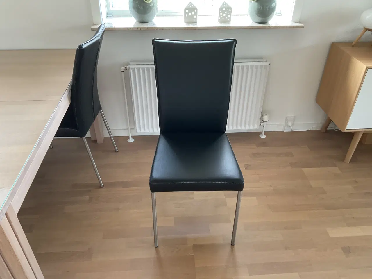 Billede 3 - Spisebord med 4 stole