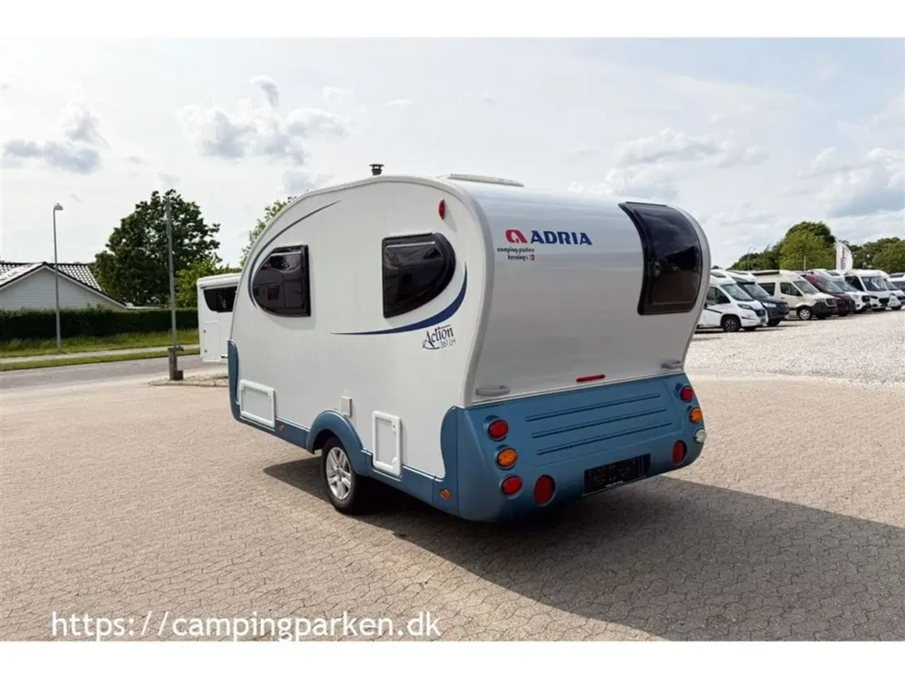 Billede 10 - 2009 - Adria Action 361 LH   Adrias unikke rejsevogn. Kompakt vogn m. køleskab, toilet og køkken. Totalvægt kun 1000 kg.