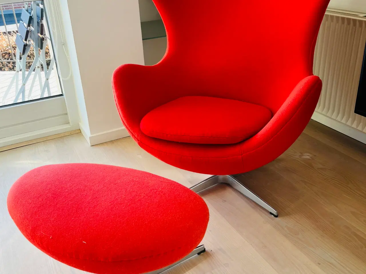 Billede 1 - Replica Arne Jacobsen Ægget m/skammel