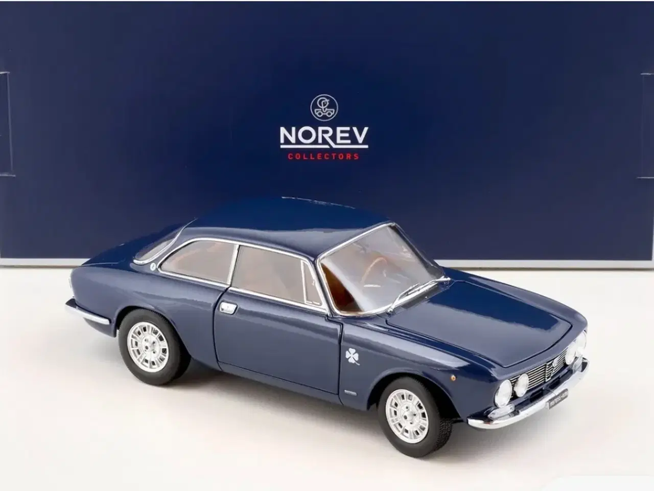 Billede 2 - 1:18 Alfa Romeo 1300 GT Junior Coupe 1973