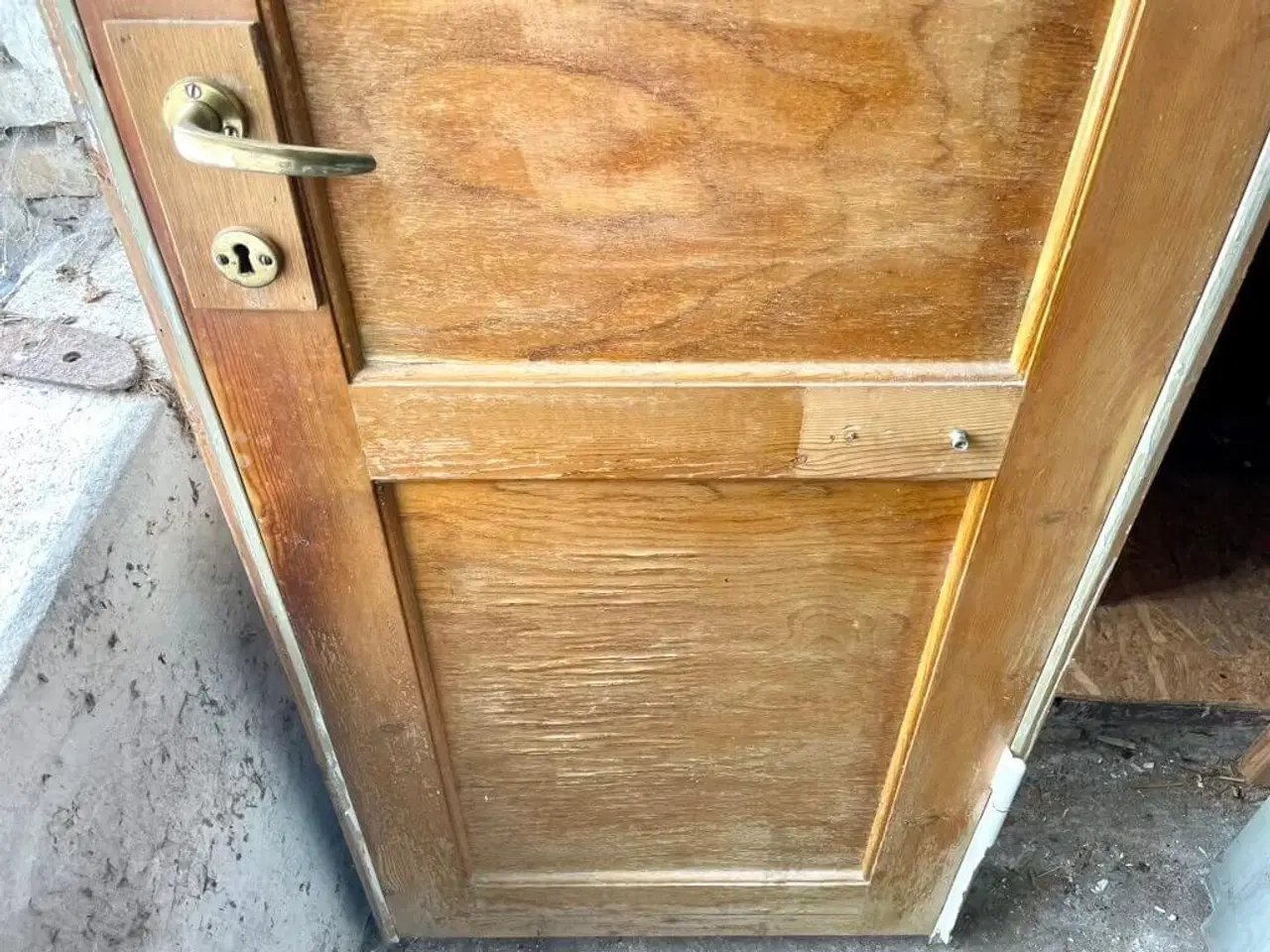 Billede 4 - Smal, højrehængt umalet fyldningsdør