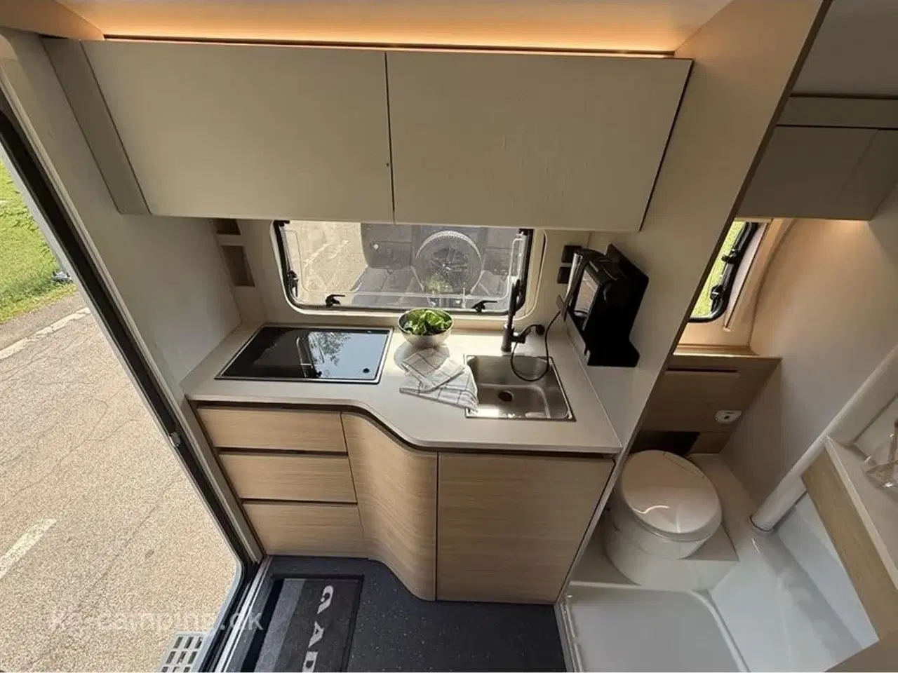 Billede 5 - 2026 - Adria Action 391 LH Classic 2026 Nyhed - Action 391 LH Classic med TRUMA Combi 4 E varme samt musiksystem