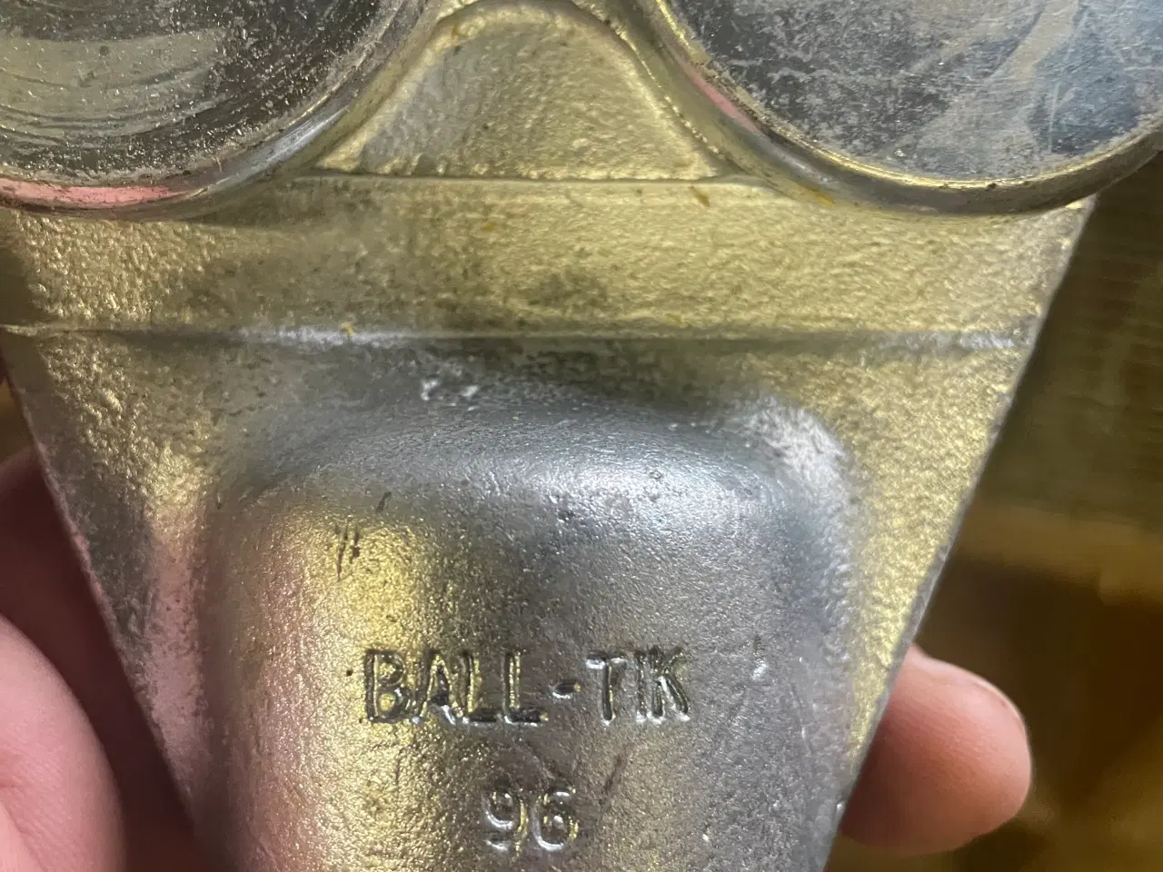 Billede 2 - Skyde beslag til port m.v