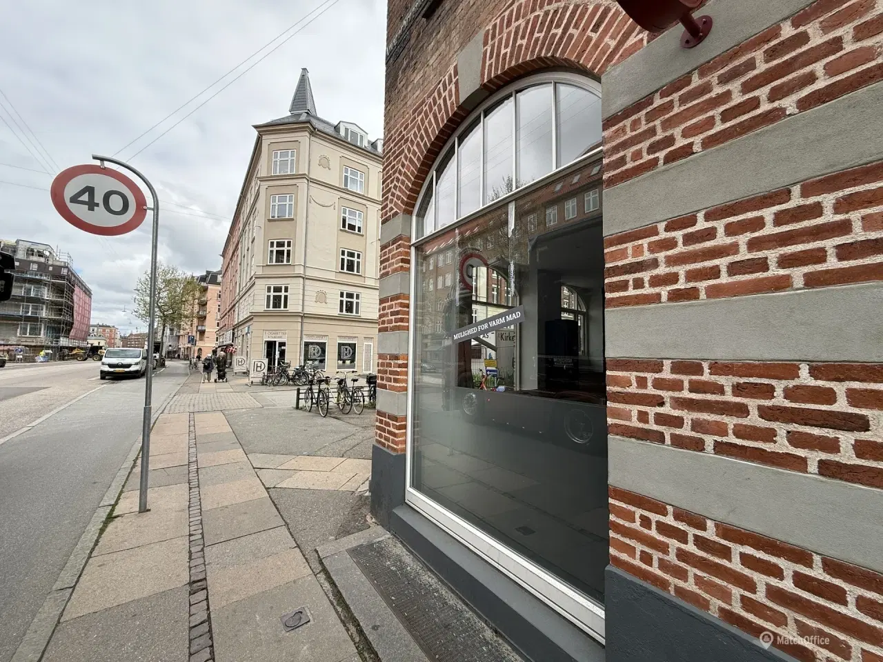 Billede 18 - Flot hjørnebutik med stort vinduesparti