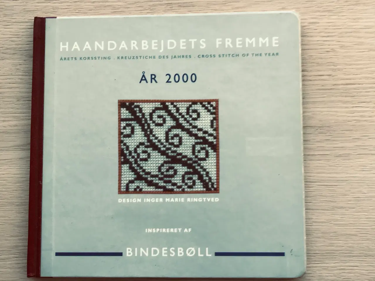 Billede 1 - Haandarbejdets Fremme - Årets Korssting 2000